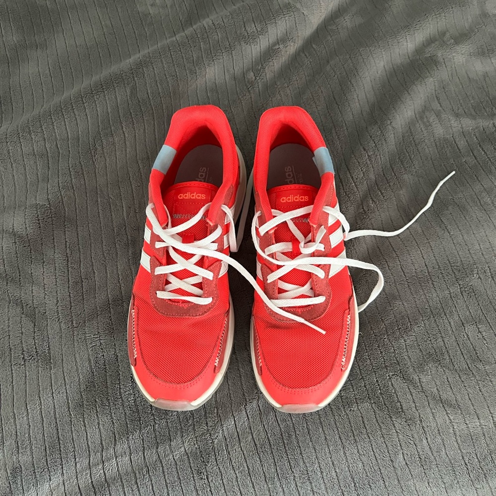 Adidas Retrorun Tennis shoe